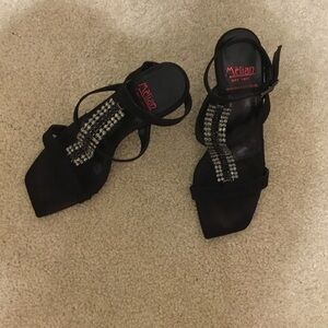 Melina est. 1971 handcrafted in Spain, Black jeweled Heel, Size 7.5